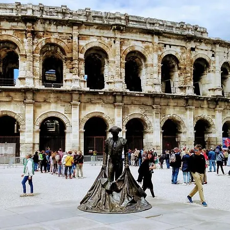 En Garrigues לינה וארוחת בוקר 4*