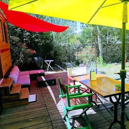 En Garrigues לינה וארוחת בוקר 4*